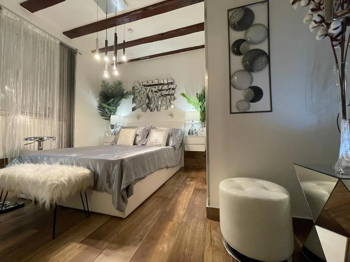 Spalatum New Chic Apartments & City Rooms With Kitchen And Terrace - City Centre Split Guest house