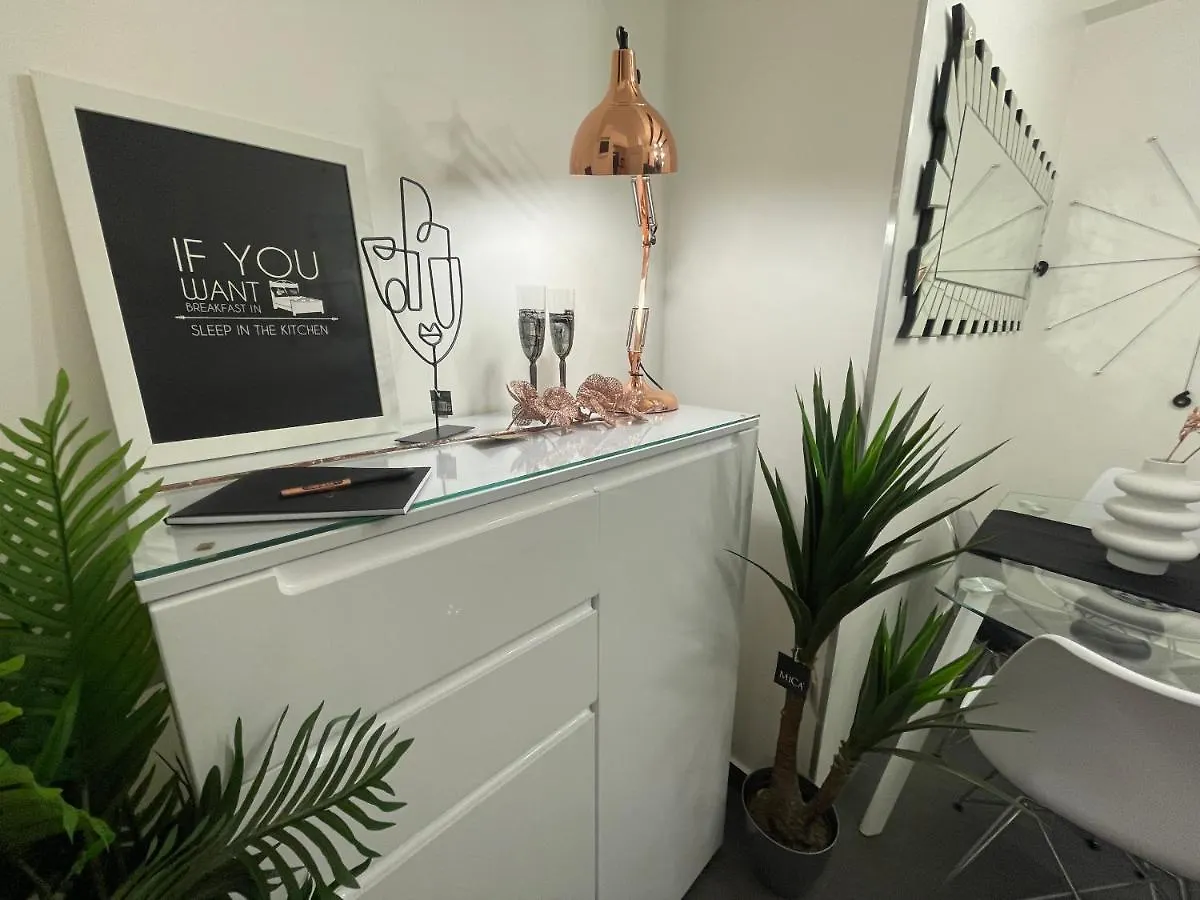 Spalatum New Chic Apartments & City Rooms With Kitchen And Terrace - City Centre Split Guest house