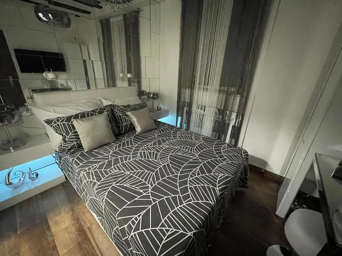 Guest house Spalatum New Chic Apartments & City Rooms With Kitchen And Terrace - City Centre Split Croatia
