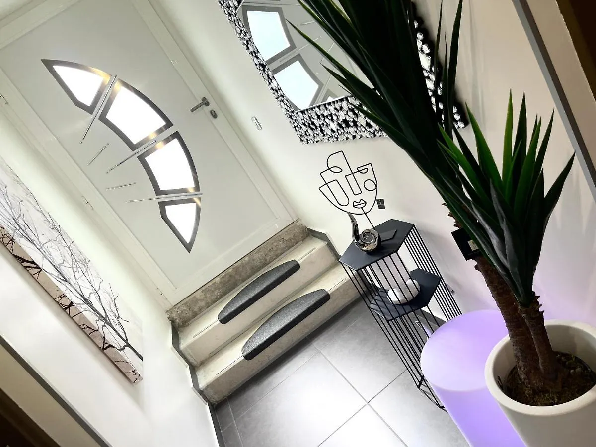 Guest house Spalatum New Chic Apartments & City Rooms With Kitchen And Terrace - City Centre Split Croatia