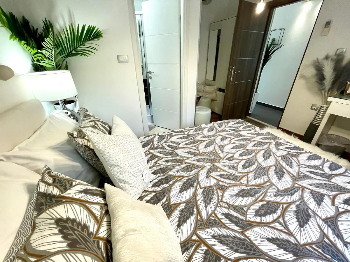 Spalatum New Chic Apartments & City Rooms With Kitchen And Terrace - City Centre Split
