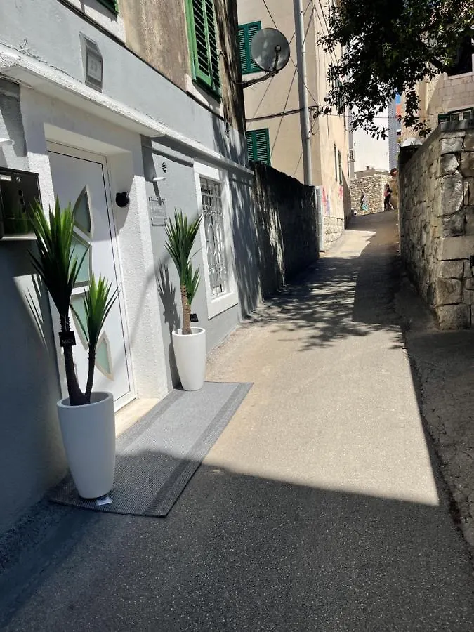 Guest house Spalatum New Chic Apartments & City Rooms With Kitchen And Terrace - City Centre Split
